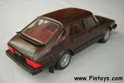 Saab_900_Combi_4D_v3_Dark_Brown_bN.jpg (61198 bytes)