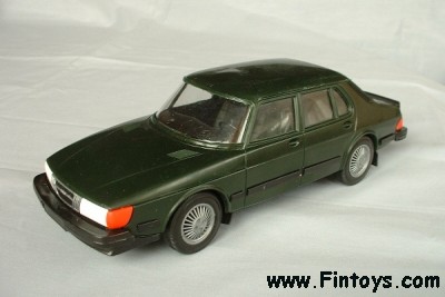 Saab_900_Sedan_4D_v3_MetGreen_aN.jpg (22829 bytes)