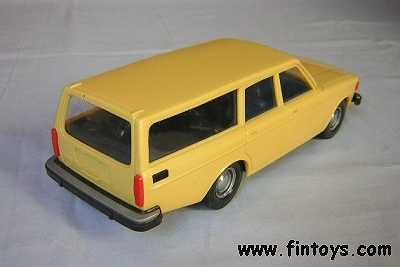 Volvo_145_Yellow_bN.jpg (44571 bytes)