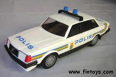 Volvo_240_GL_Police_Sweden_aN.jpg (54216 bytes)